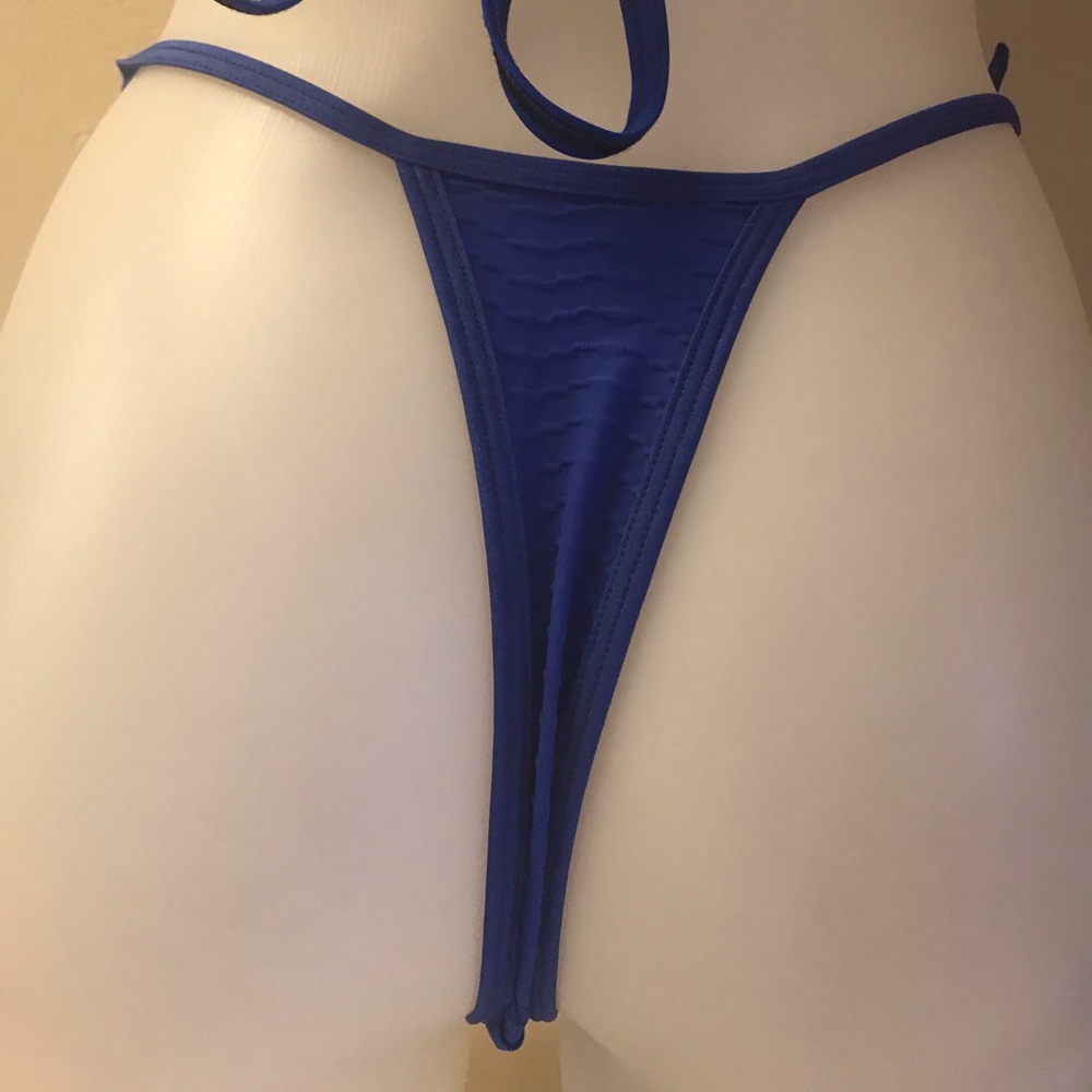 Bikini - Picture 6 of 7